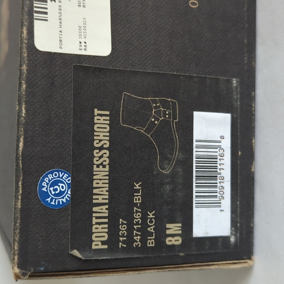 Boots - Picture 10 of 12